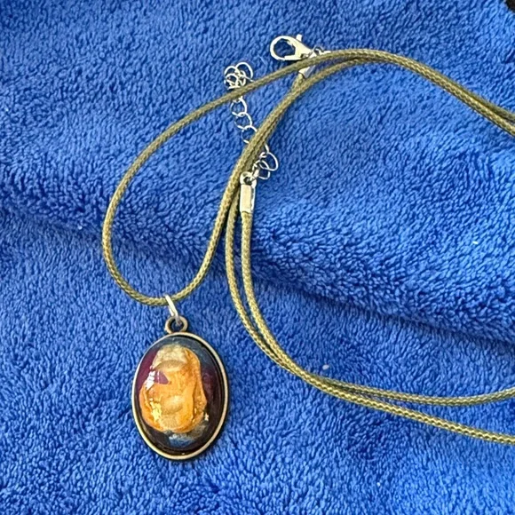 Unique Resin Elegant Gold Pendant Necklace - Picture 9 of 9